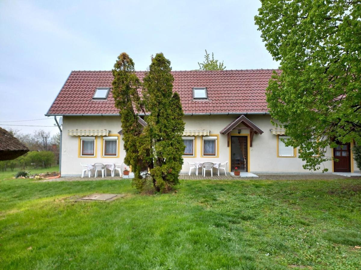 Helena Apartman Черсегтомай Экстерьер фото