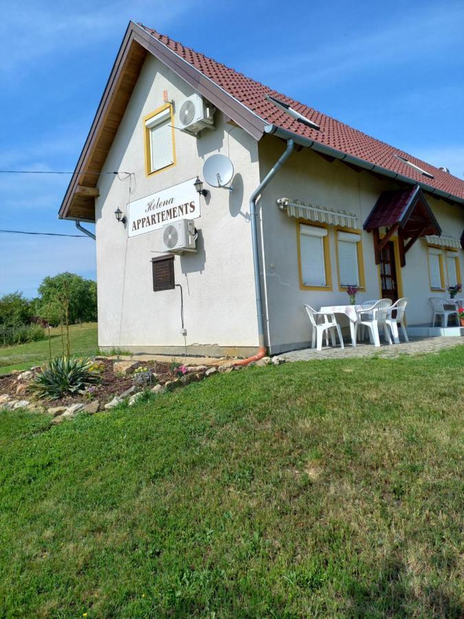 Helena Apartman Черсегтомай Экстерьер фото